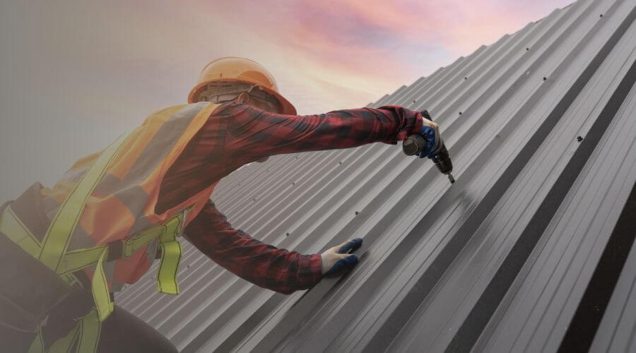 Professional gutter cleaning in Hayesville, IA